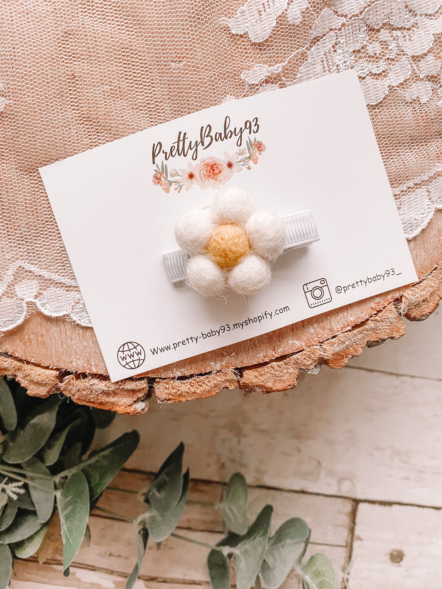 Felt pom daisy clip (6543935537217)