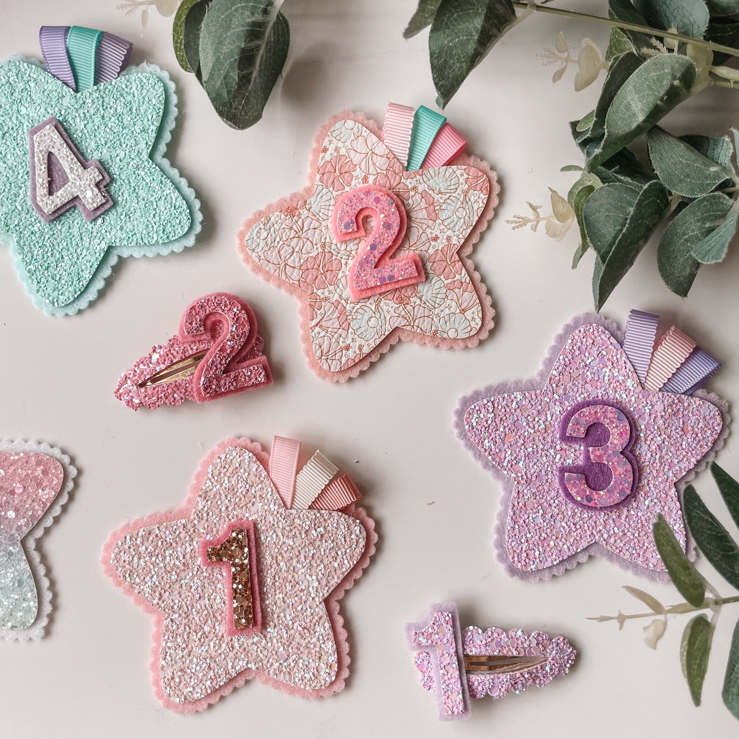 Glitter Star Birthday badge (scalloped)