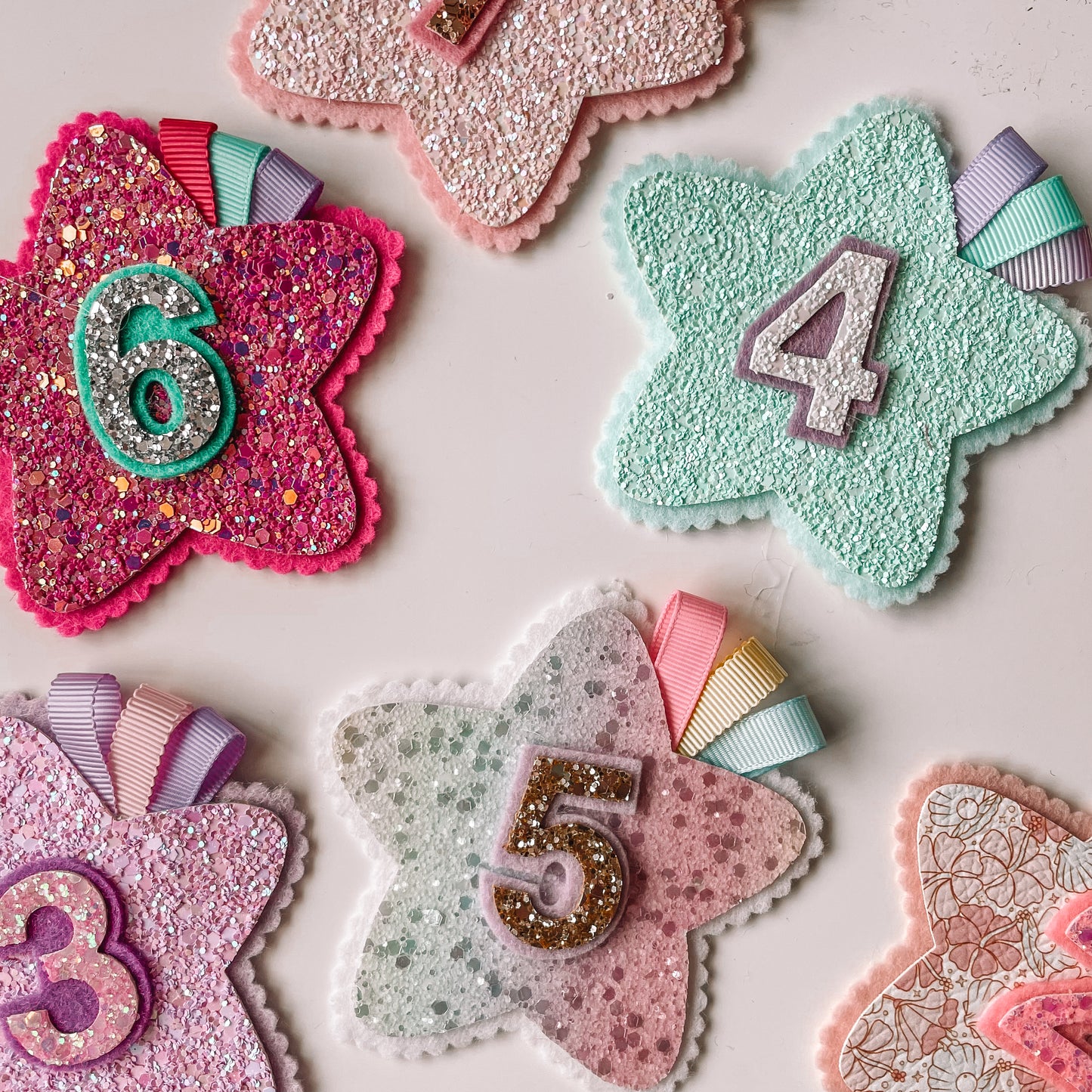 Glitter Star Birthday badge (scalloped)